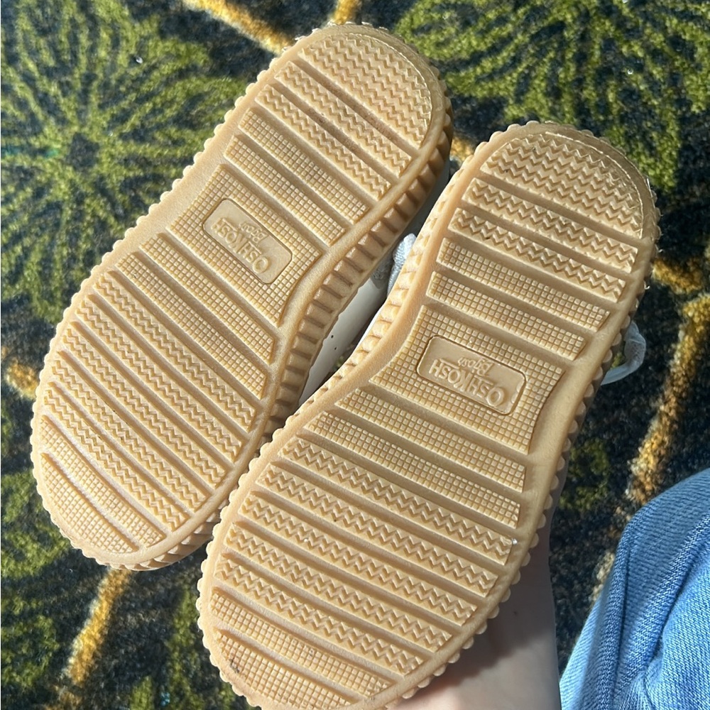 OshKosh B'gosh White and Tan Kids Sneakers - Picture 2 of 4